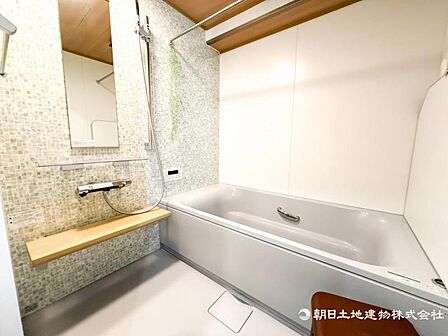 【浴室】バスルームは一日の疲れを癒すくつろぎの場所です。快適なバスタイムを楽しんでください。