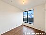 室内：【洋室】バルコニーに面したゆったり過ごせそうな明るい洋室！お掃除もラクチンなフローリングのお部屋です。 