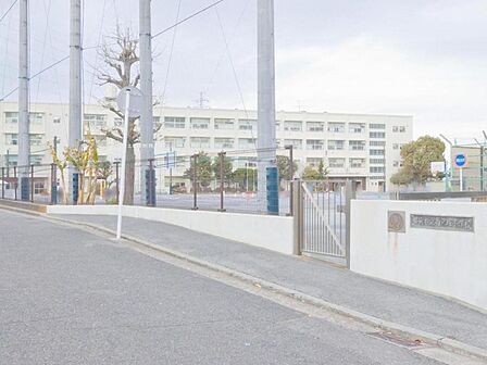 横浜市立南戸塚小学校 約970m