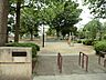 周辺：名瀬下第二公園　約1100ｍ　元気に走り回って遊ぶことのできる広いスペースのある公園です