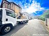 外観：【外観】閑静な車通りの少ない道路。小さなお子様にも安心ですね！しっかり舗装もされていて駐車も楽々！