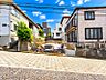 外観：【外観】閑静な住宅地で子育て世帯の方はきっと喜んで頂ける環境。毎日のお散歩も快適な緑に恵まれたエリア