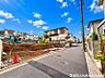 外観：【前面道路】ゆとりある道路幅で車の出し入れもスムーズ。毎日のカーライフを快適にサポートします