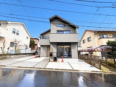 外観：【外観】ここから始まる「日常」はご家族にとってかけがえのない時間となります。少しでも豊かに、快適に。そんな想いから本邸宅は生まれました。