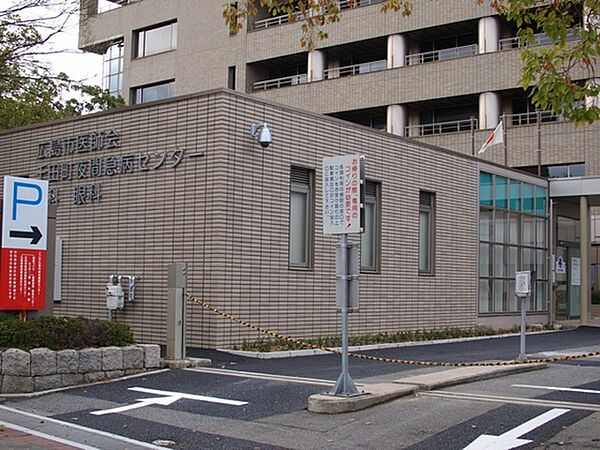 画像22:図書館「広島県立図書館まで890ｍ」