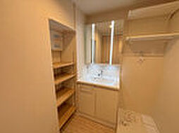 清潔感と使いやすさ備えた洗面空間