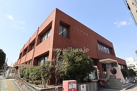 名東図書館の外観