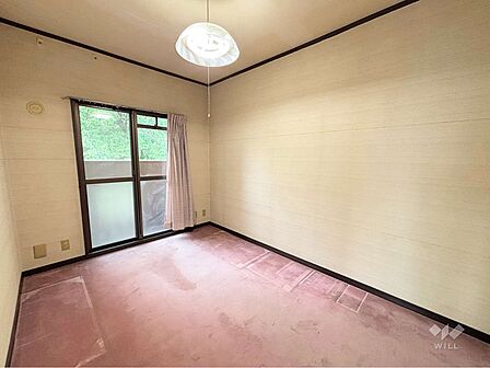 北西側洋室6帖［2025年10月10日撮影］南西向きのバルコニー付きのお部屋です。