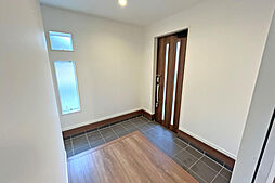 収納充実で美しさを保てる玄関空間