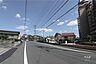 その他：敷地北西側の前面道路（南西側から）