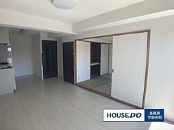 ファミール新鵜沼 3LDKのリビング/ダイニング