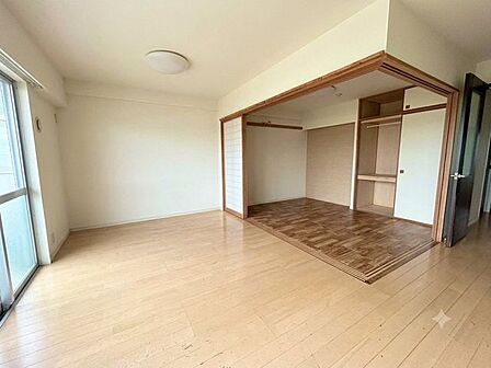 AI加工で家具を撤去してます。