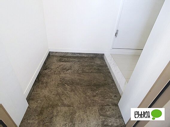 CherieAnera_内装_2