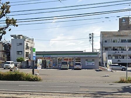 ファミリーマート桟橋通四丁目店