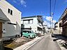 外観：前面道路を含む現地写真
