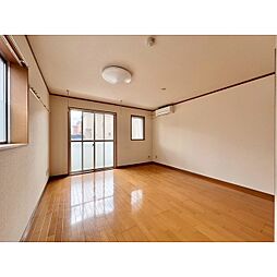 サンマーベラス 101 1階ワンルームのリビング/ダイニング