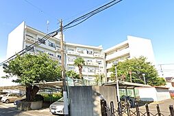 JR根岸線「山手」駅徒歩7分の好立地！お部屋は南東向き1階部分で陽当り良好です。敷地内に駐車場あり、月額12000円でご利用いただけます。2014年に大規模修繕工事実施済みで、管理体制良好です！