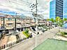 その他：《 洋室8.2帖 》前面道路が広く開放的な眺望です
