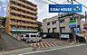 周辺：ファミリーマート小松島二丁目店 徒歩2分。 150m