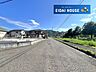 外観：前面道路