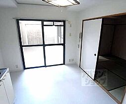 阪急京都本線 西京極駅 徒歩12分の賃貸マンション 4階2DKのリビング/ダイニング