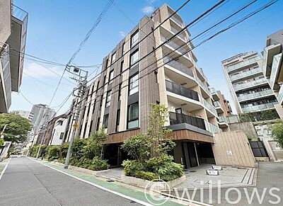 外観:凛とした佇まいであなただけのお住まい。お友達などが遊びに来た時も自慢をしたくなる邸宅を創り出す外観デザインです。 外観:凛とした佇まいであなただけのお住まい。お友達などが遊びに来た時も自慢をしたくなる邸宅を創り出す外観デザインです。