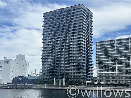 りんかい線「天王洲アイル」駅　徒歩6分、品川イーストシティタワー。