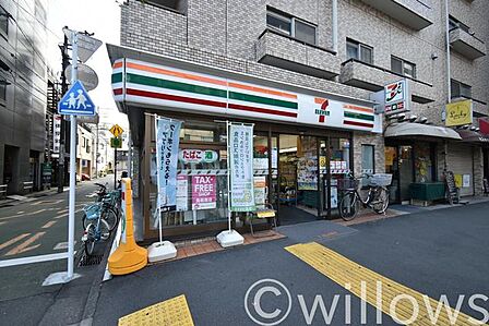 セブンイレブン根津駅前店 徒歩5分。 380m