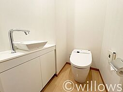 トイレ内に小型洗面を完備しており、室内を清潔に保ち続けます。