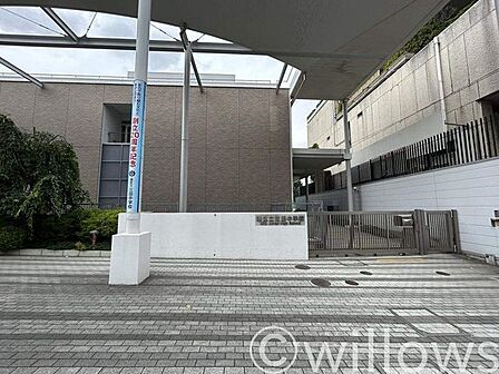 港区立/三田中学校 徒歩24分。 1880m