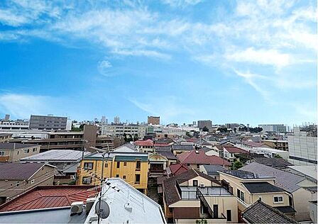眺望の良い部屋で新生活をしてみませんか?青空がみえたり、眺望や窓からの景色が良いと、家で過ごす時間も快適なものとなります。