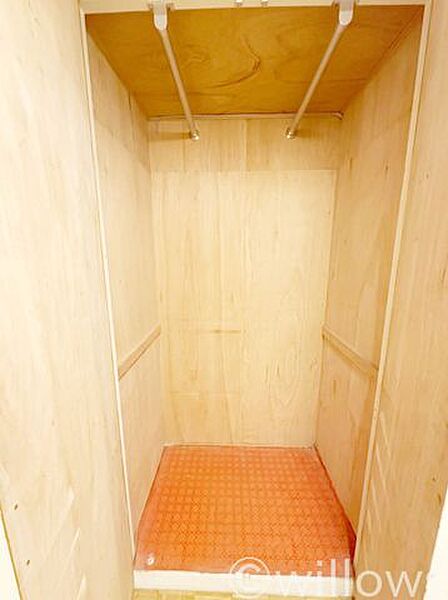 収納の多さも魅力です!使い勝手の良い収納を豊富に設置しております。居住スペースを充分に確保することができる為、ゆとりある室内で、ゆっくりとご寛ぎいただけます。