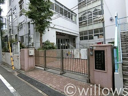 新宿区立津久戸小学校 徒歩22分。 1730m