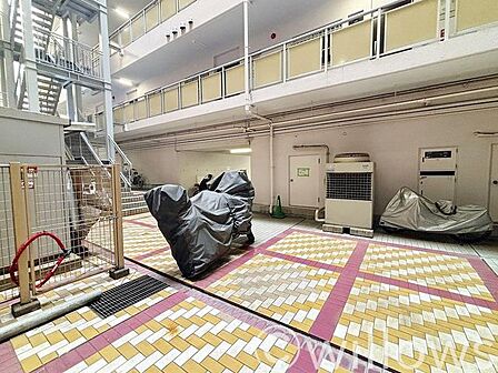 共用部はしっかりと清掃されております。管理の良さはマンションの将来を形成します。管理面の書類と併せてご説明させて頂きますので、お気軽にお問い合わせください。