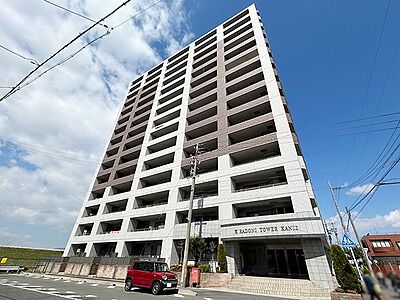 外観:南向き日当たり良好なマンション登場です♪専有面積約100.12平米、収納も豊富で充実した住まい環境です! 外観:南向き日当たり良好なマンション登場です♪専有面積約100.12平米、収納も豊富で充実した住まい環境です!