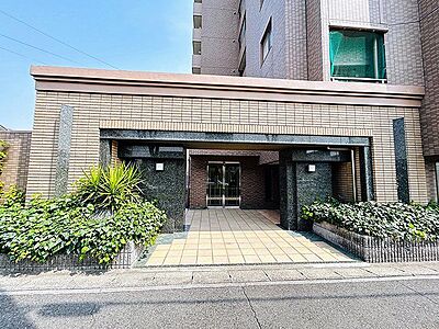 外観:2023年リフォーム済みの角部屋LDK約17帖の物件の登場です! 外観:2023年リフォーム済みの角部屋LDK約17帖の物件の登場です!