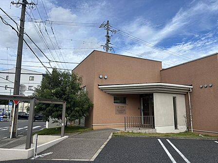 小寺医院 475m(徒歩約6分)内科・小児科・糖尿病内分泌内科を診療するクリニックです。女性医師(小寺玲子院長)が在籍しており、丁寧できめ細やかな診療を行っています。