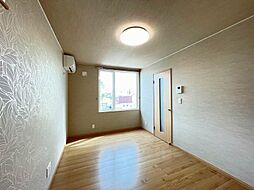 コスモアベニュー東光 202 1階1LDKのリビング/ダイニング