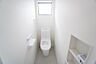 室内：1階2階の2ヶ所にトイレがありますので、忙しい朝にも家族に気を使わず、ゆとりが生まれますね＾＾ 小窓付きで換気する時に便利です＾＾