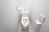 室内：清潔感のある使い勝手の良いトイレで、毎日気持ちよくお使いいただけます。温水洗浄便座付きで、季節を問わず快適にご利用いただけます＾＾