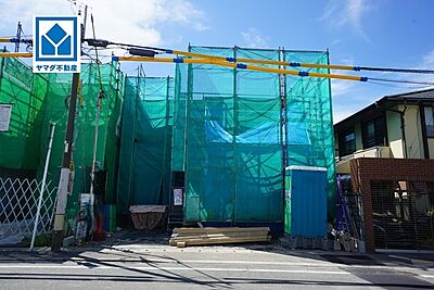 外観:小学校・中学校目の前。スーパー徒歩7分、ドラッグストア徒歩14分、最寄りバス停歩1分。日頃のお買い物も便利な立地^^ 外観:小学校・中学校目の前。スーパー徒歩7分、ドラッグストア徒歩14分、最寄りバス停歩1分。日頃のお買い物も便利な立地^^