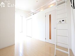 アパートメントU 102 1階1Kのリビング/ダイニング