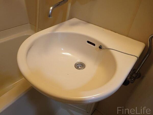 画像15:お風呂と一体化の洗面台、シャワーと歯磨き一緒にできます。