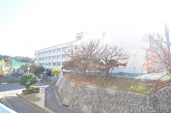 画像29:神戸市立高倉中学校 1445m