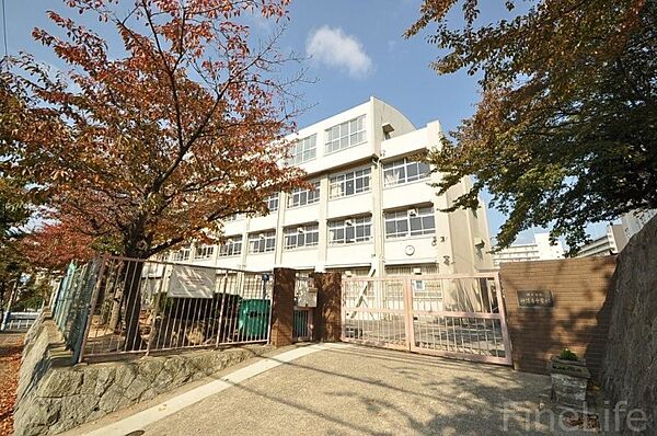 画像28:神戸市立神陵台中学校 1640m