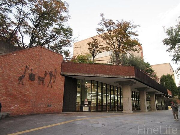 画像14:神戸市立中央図書館 703m
