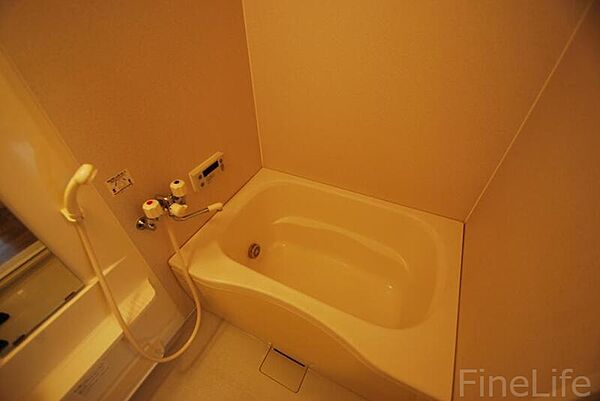 画像4:広々とした浴槽
