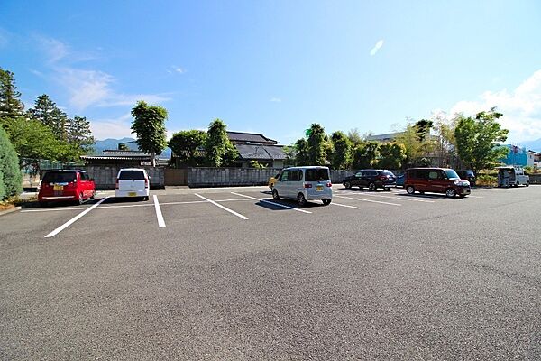 画像14:駐車場スペース