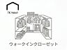 その他：衣類だけでなくスーツケースや季節家電までまとめてしまえる大容量収納。服を掛けたまま一目で持ち物を見渡せるため、毎朝の身支度もスムーズに。室内をすっきり保ち、広々とした居住空間を実現します。
