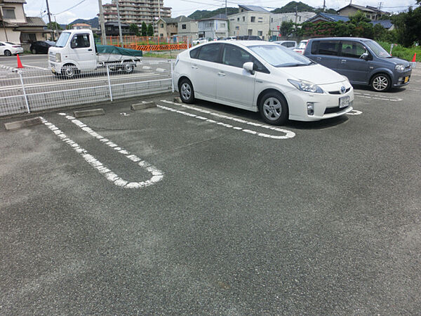 画像11:駐車場